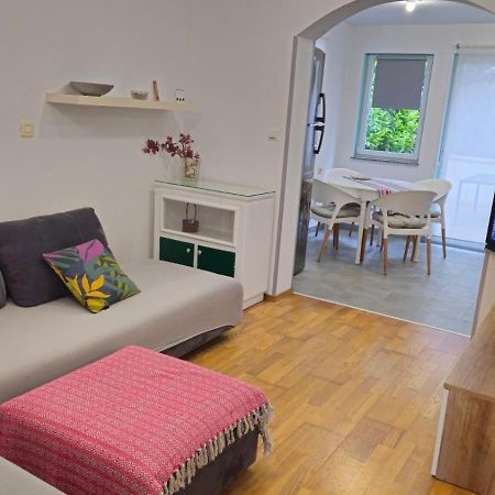 Apartment With Garden In Barbariga Exteriör bild