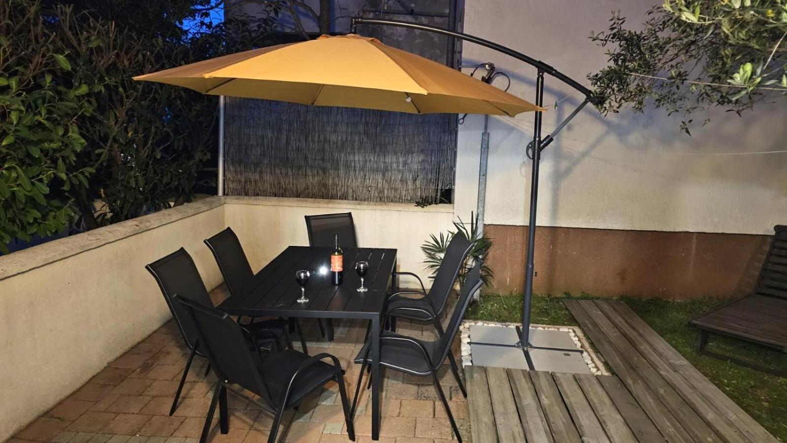 Apartment With Garden In Barbariga Exteriör bild