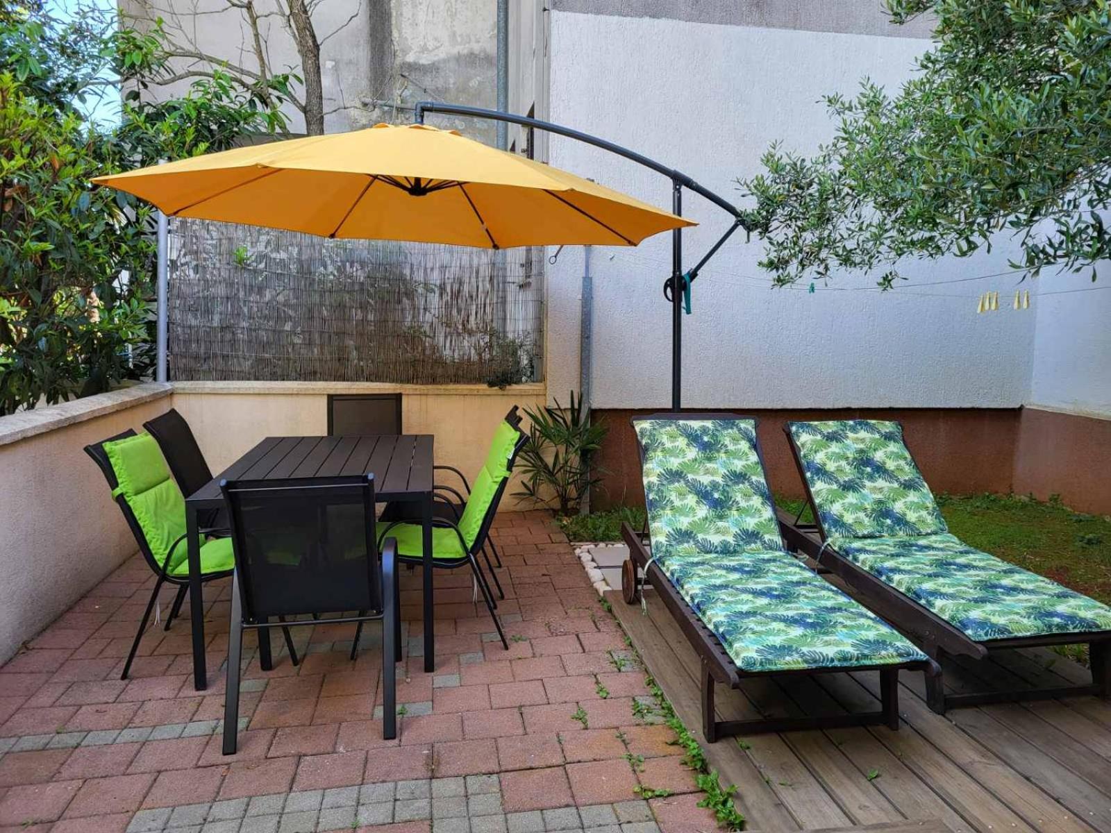 Apartment With Garden In Barbariga Exteriör bild