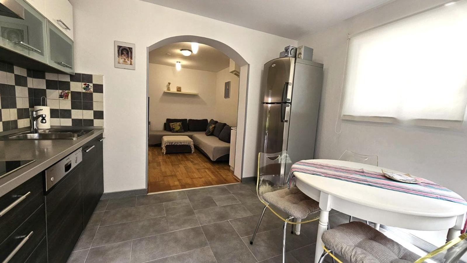 Apartment With Garden In Barbariga Exteriör bild