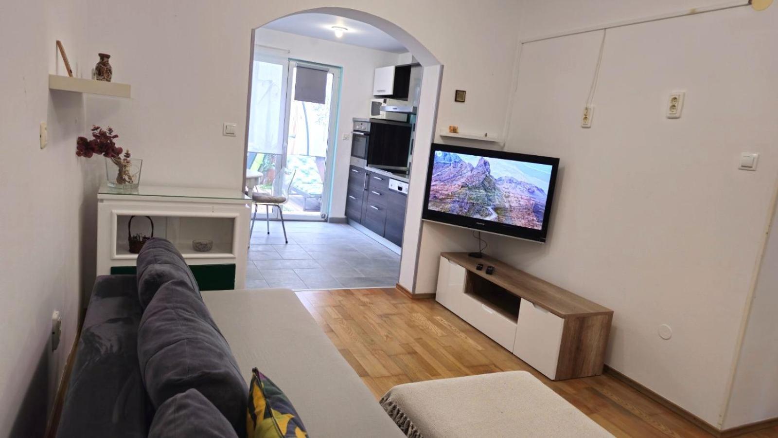 Apartment With Garden In Barbariga Exteriör bild