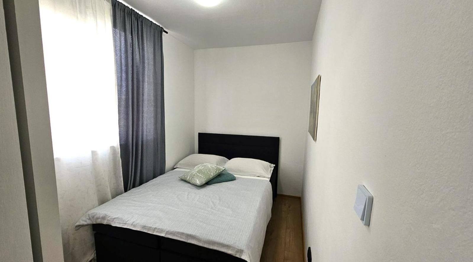 Apartment With Garden In Barbariga Exteriör bild