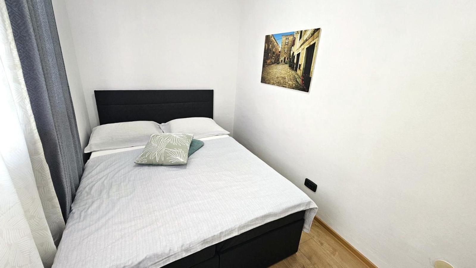 Apartment With Garden In Barbariga Exteriör bild